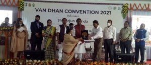 लघु वनोपज से बने उत्पाद की बढ़ रही है मांग राजनांदगांव में महुआ एवं जामुन से बनाए जा रहे हैं पौष्टिक उत्पाद