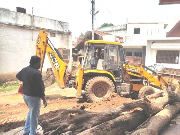 विधुत नगर और पोटिया कला में बुलडोजर सेे हटाया अतिक्रमण