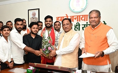 मुख्यमंत्री साय से रजक समाज के प्रतिनिधि मंडल ने की सौजन्य भेंट, राज्य स्तरीय युवा सम्मेलन में शामिल होने का दिया आमंत्रण