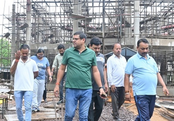 आयुक्त ने निर्माणाधीन 3000 किलो लीटर उच्चस्तरीय क्षमता वाले जलागार का किया निरीक्षण