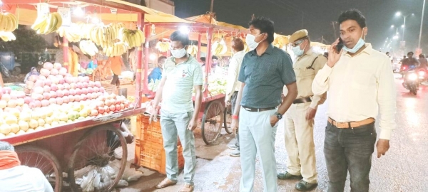 तीन घंटे आयुक्त घुमते रहे बाजार क्षेत्र में , बाजार के दिन मार्ग अवरूद्ध, ठेले वालों को आयुक्त ने दी चेतावनी