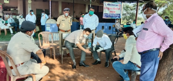 कमिश्नर-आईजी ने श्रमिकों की घर वापसी की तैयारियों का  जायज़ा लिया