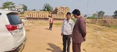 अवैध रूप से धान खपाने वाले कोचियों-बिचौलियों पर कड़ी निगरानी रखें - कलेक्टर
