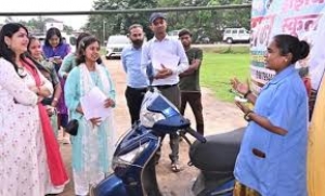 &quot;स्कूटी दीदी&quot; बनीं आत्मनिर्भर भारत की प्रतीक – मुख्यमंत्री श्री विष्णु देव साय ने सराहा एनु का जज़्बा