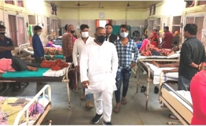 पुलिस थाने में जहर सेवन करने वाले मजदूर से मिलने पहुंचे BOC चेयरमैन सन्नी अग्रवाल, कहा: अनुचित कदम न उठाएं मिलेगा पूरा न्याय