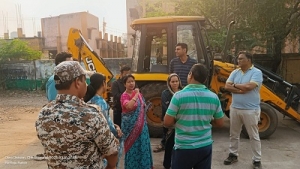 सफाई कार्य का निरीक्षण करने फील्ड पर पहुची महापौर,कहा महिला समृद्धि बाजार क्षेत्र से सड़क आवागमन में बाधित दुकानदारों को हटाए तत्काल