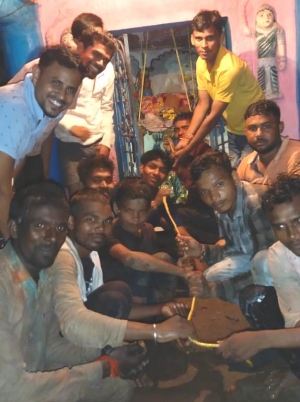 गोविंदा की टोली ने गांव की गलियों में घूम घूम कर फोड़ी मटकी,,..
