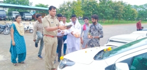 कबीरधाम पुलिस अधीक्षक के द्वारा भगवान विश्वकर्मा के मूर्ति का किया गया स्थापना