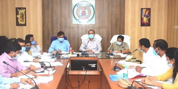 लोक सेवक आम नागरिकों के कार्यों को तत्परतापूर्वक करें : कलेक्टर सिन्हा
