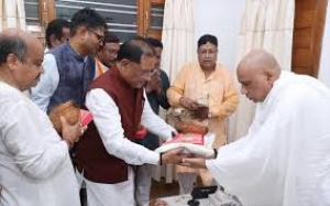 मुख्यमंत्री  विष्णु देव साय गुरु पूर्णिमा के अवसर पर रायगढ़ जिले के ग्राम बनोरा स्थित अघोर गुरुपीठ में गुरु दर्शन के लिए पहुंचे