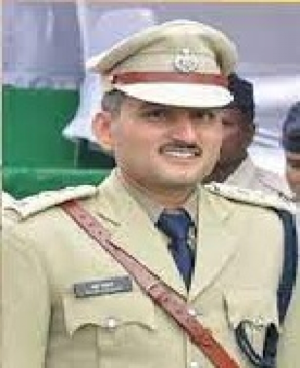 नवपदस्थ पुलिस अधीक्षक मीणा ने ली पुलिस अधिकारियों और थानेदारों की बैठक