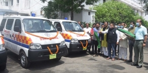अध्यक्ष अन्य पिछड़ा वर्ग विकास प्राधिकरण दलेश्वर साहू ने स्वास्थ्य सुविधा के विस्तार के लिए चार एम्बुलेंस को हरी झंडी दिखा कर किया रवाना