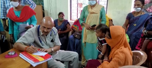सघन सुपोषण अभियान के तहत समाजसेवी संस्था उदयाचल ने छुईखदान में 350 पैकेट अतिरिक्त आहार का किया वितरण