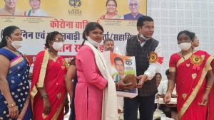 कोरोना महामारी के कठिन दिनों में मितानिन और आंगनबाड़ी कार्यकर्ता ने देवतुल्य कार्य संपादित किया : मोहन मरकाम